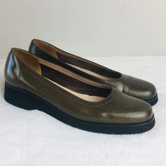 Salvatore Ferragamo Patent Leather Cloud Flats - Picture 1 of 8